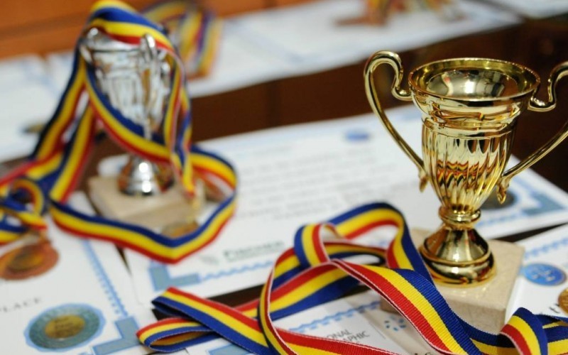 Ministerul Educaţiei propune majorarea premiilor pentru olimpicii naţionali