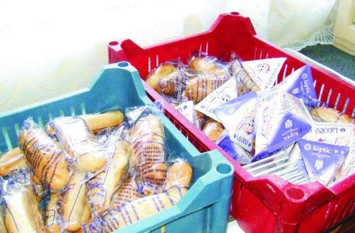 Cadrele didactice, solicitate să verifice „laptele şi cornul” elevilor