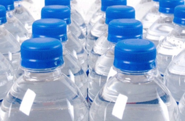 Protecţia Consumatorului (ANPC) a descoperit 5 sortimente de apă plată, periculoase pentru consum