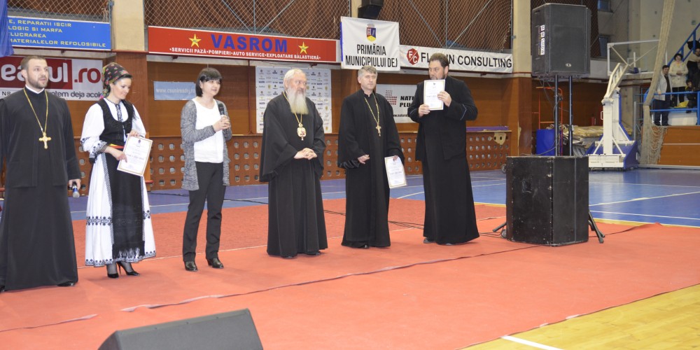 Sute de dejeni, alături de micuțul Andrei – Video