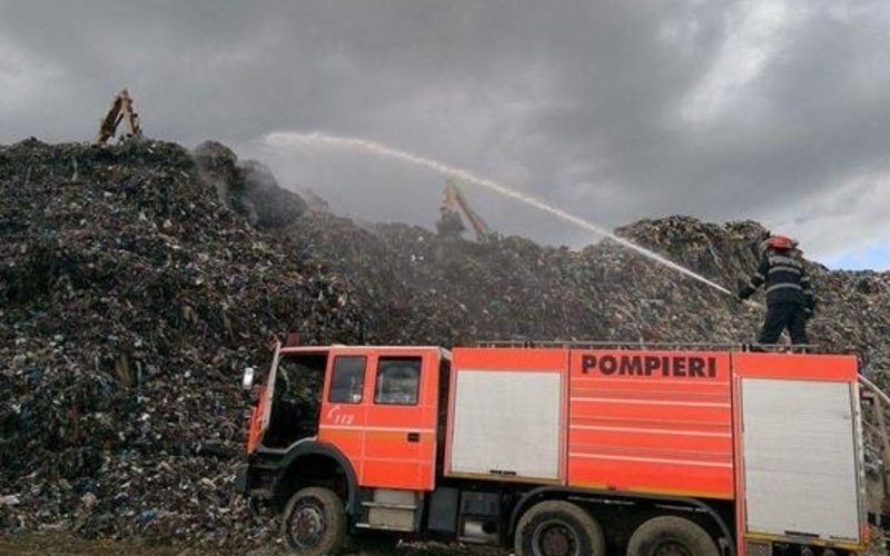 ISU Cluj: Intervenție pentru stingerea incendiului de la Pata-Rât