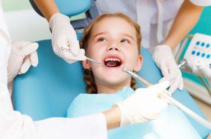 Consultații gratuite la dentist, de două ori pe an, pentru copiii din România