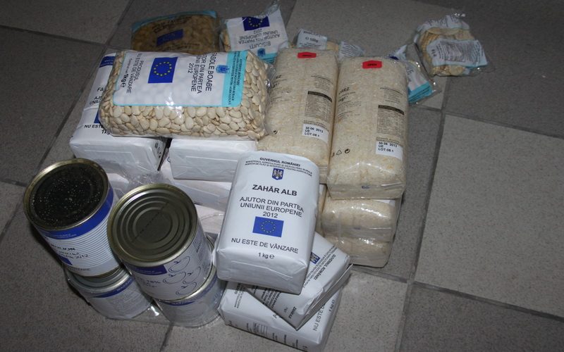 Se distribuie pachetele cu produse alimentare de la Uniunea Europeană