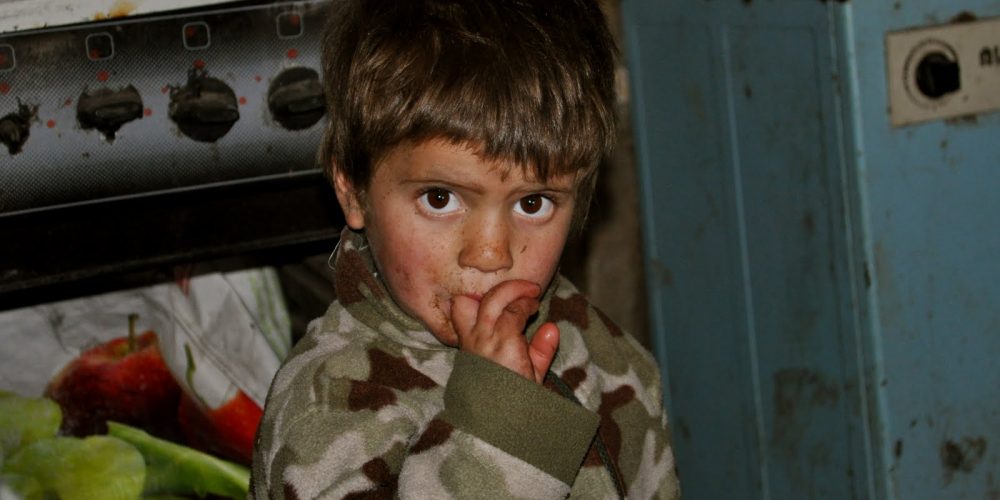 Fără viitor: 46,8% din copiii României, expuși riscului de sărăcie