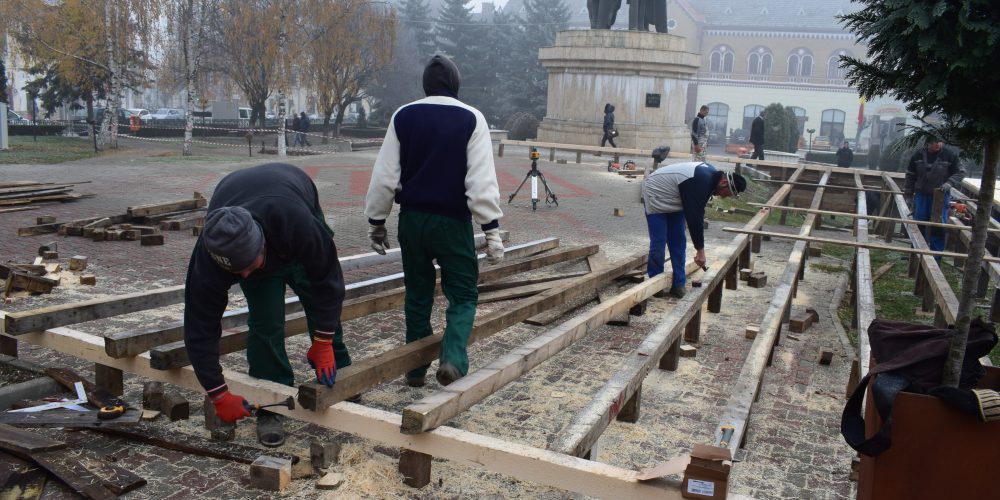 Patinoarul aproape gata, bradul urmează…