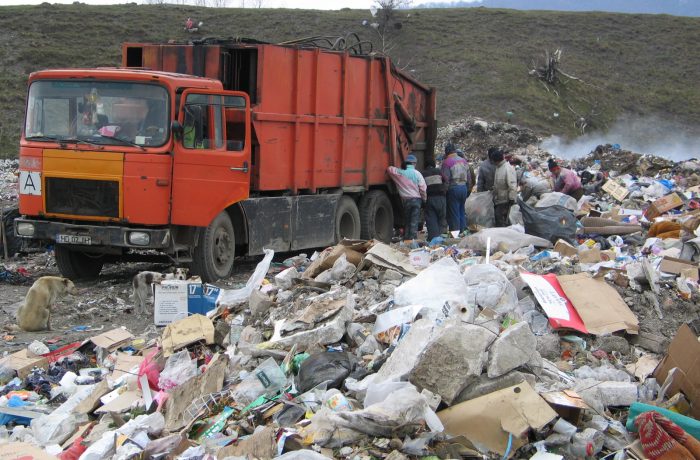 Taxarea la groapă a deșeurilor, cu 80 lei pe tonă, a fost suspendată