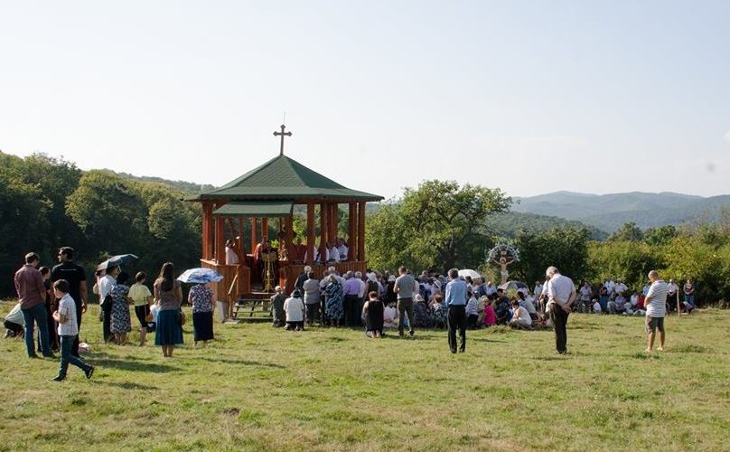 Pelerinaj pe Dealul Bacăului, întru cinstirea Maicii Domnului și a Sfintei Cruci