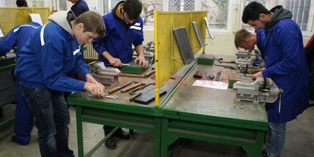 Târg Educațional și Caravana Meseriilor, pentru absolvenții clasei a VIII-a