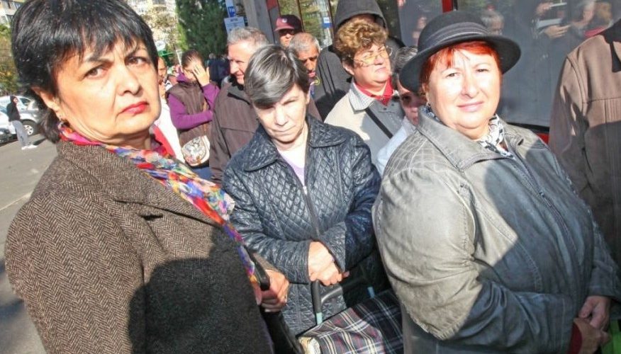 Femeile au dreptul să aleagă dacă vor să se pensioneze la 63 sau la 65 de ani