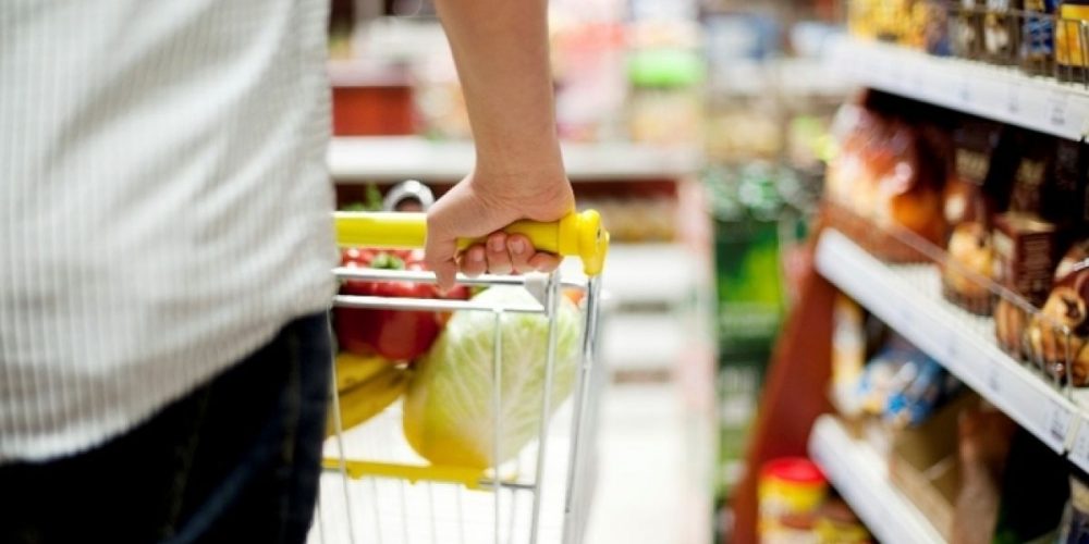 Studiu: Ce alimente şi servicii s-au scumpit în această vară