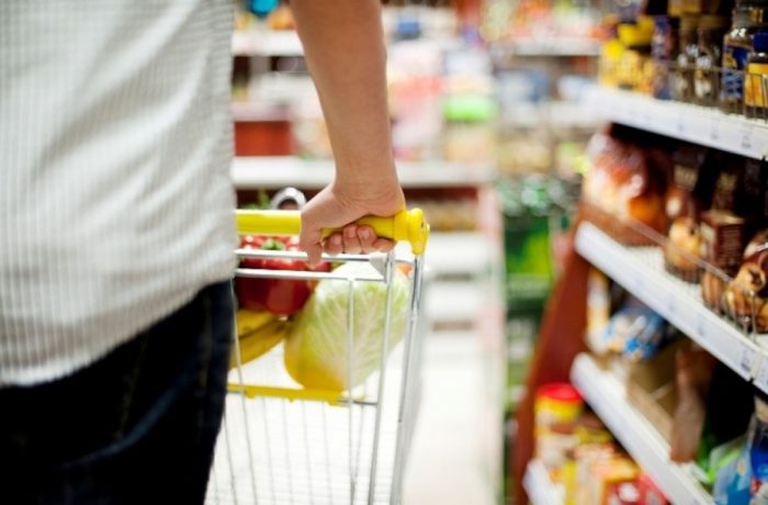 Studiu: Ce alimente şi servicii s-au scumpit în această vară
