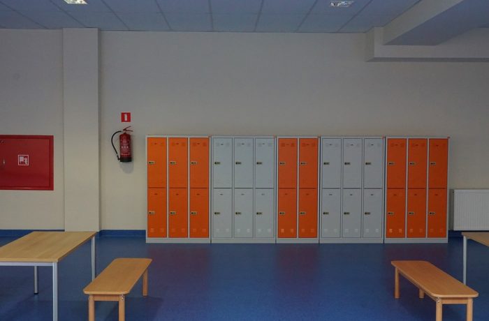 Proiect: Şcolile, obligate să asigure dulapuri fiecărui elev