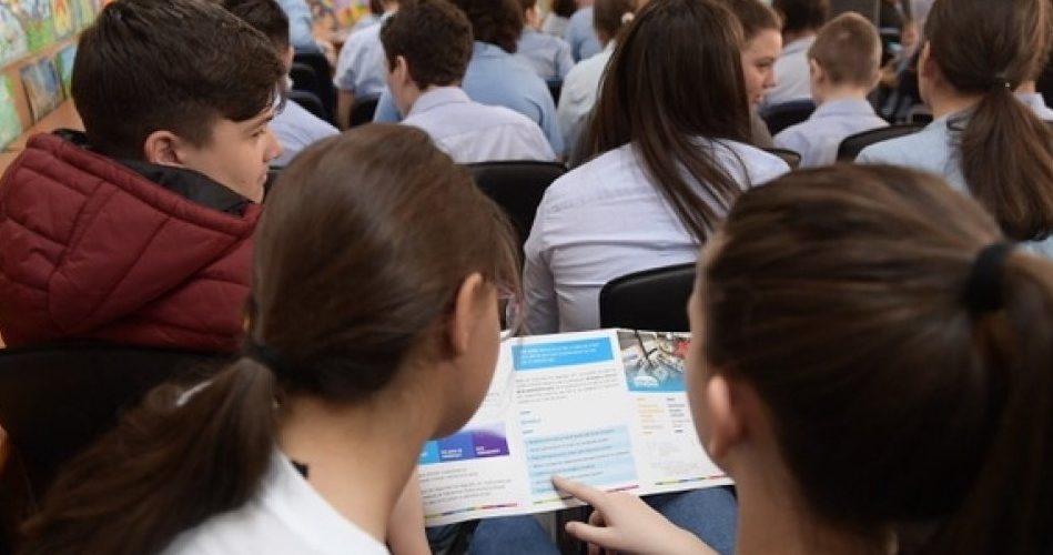 Operatorii economici pot solicita până la data de 23 noiembrie 2018 şcolarizarea elevilor în învăţământul dual şi profesional