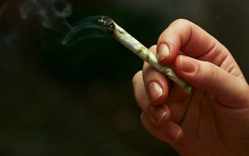 Tineretul PSD propune dezbatere publică privind legalizarea prostituţiei şi a drogurilor uşoare