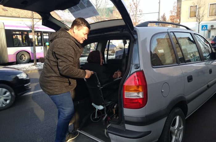 Transport gratuit pentru persoane cu dizabilități,  un proiect al Fundației „Inima Copilului” Cluj