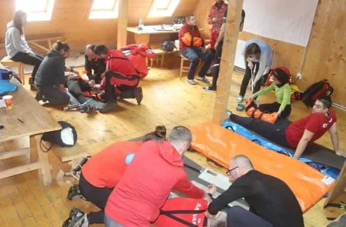 Curs medical specific activităţii de salvare montană derulat de Salvamont Cluj