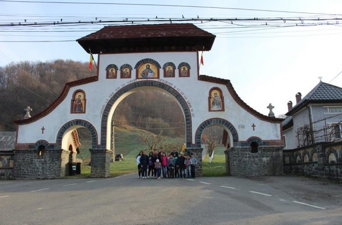 Elevi din Chiuiești, în vizită la Mănăstirea Rohia