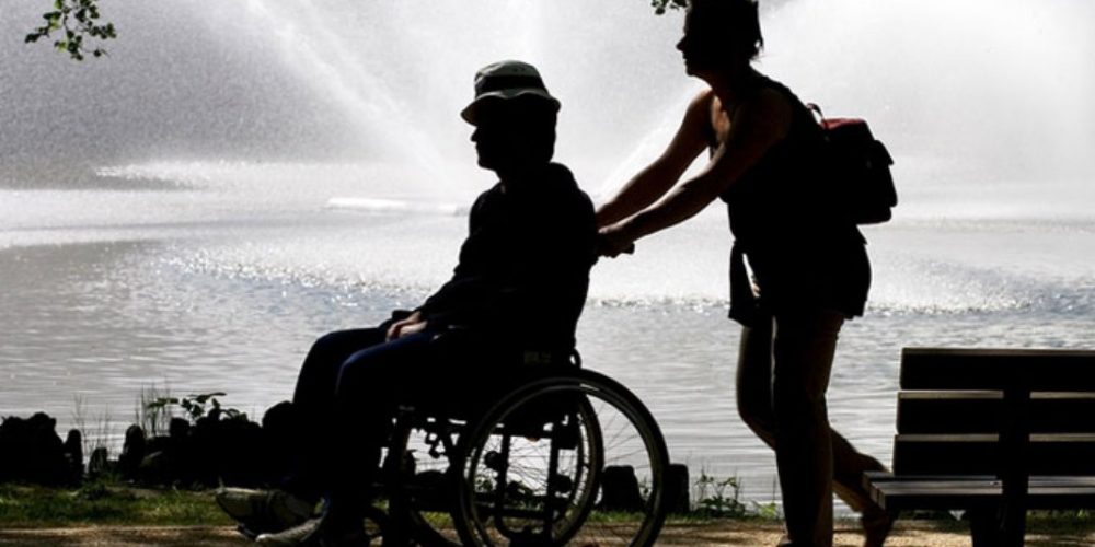 PROIECT: Persoanele cu dizabilități grave, să beneficieze de pensie de urmaș pentru toată viața