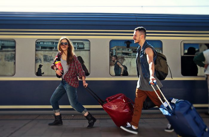 Studenții repetenți sau cei cu restanțe pot  pierde gratuitatea pe tren