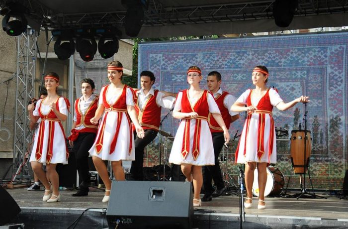 Gherlenii au dansat în București, pe „Strada Armenească”