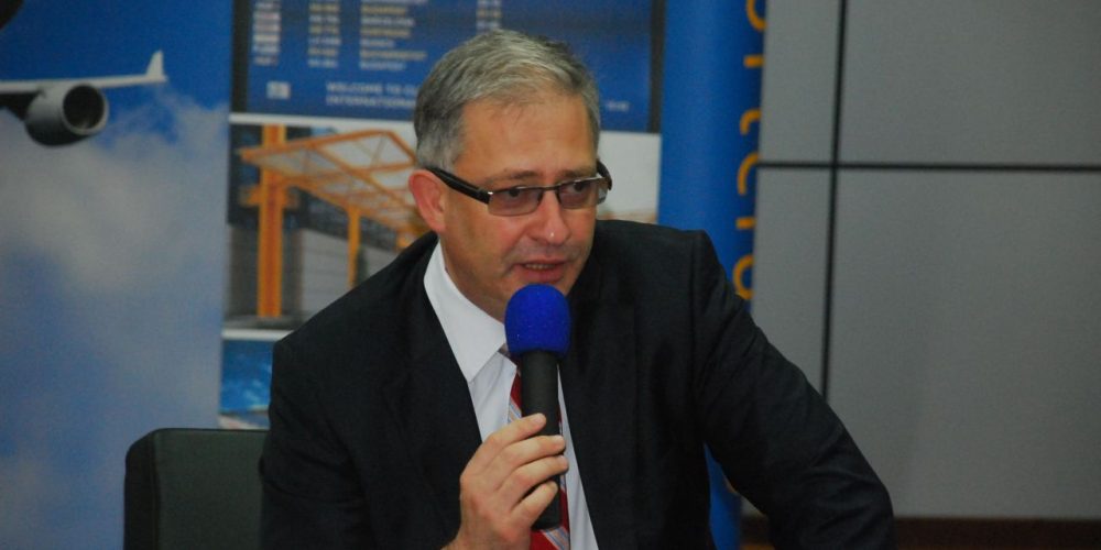 Directorul general al Aeroportului Internaţional Cluj-Napoca, prezidează o conferință din Singapore