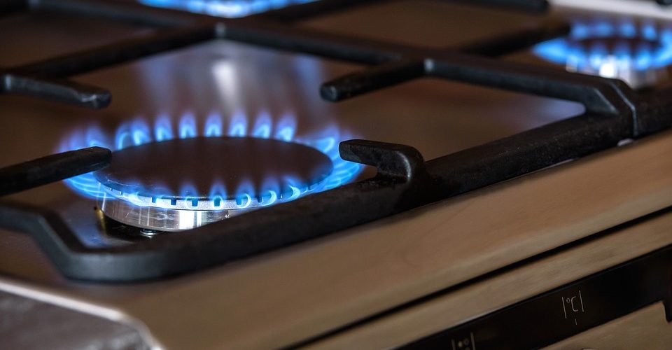 ANRE: De la 1 august, preţul gazelor naturale pentru consumatorii  casnici VA CREȘTE cu 5,83%