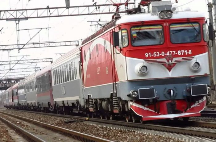 Mecanicii de locomotivă şi angajaţii CFR Călători se pregătesc de proteste masive