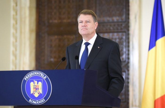 Klaus Iohannis respinge remanierea propusă de premier