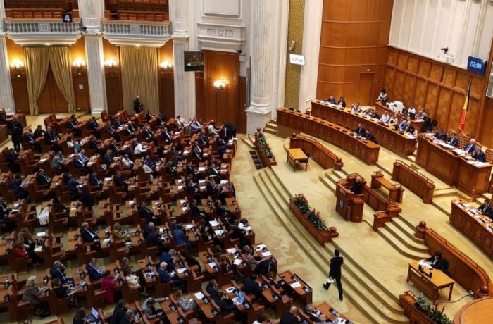 Parlamentul României își suspendă activitatea pentru o săptămână, cu posibilitatea de prelungire